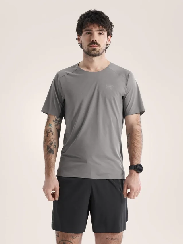 Camisa Norvan Downword con logotipo, manga corta, para hombre