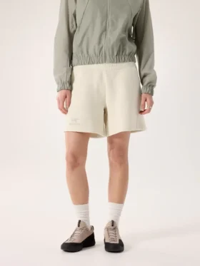 Pantalón corto de forros polares Emblem de 6" para mujer