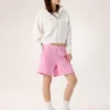 Pantalón corto de forros polares Emblem de 6" para mujer