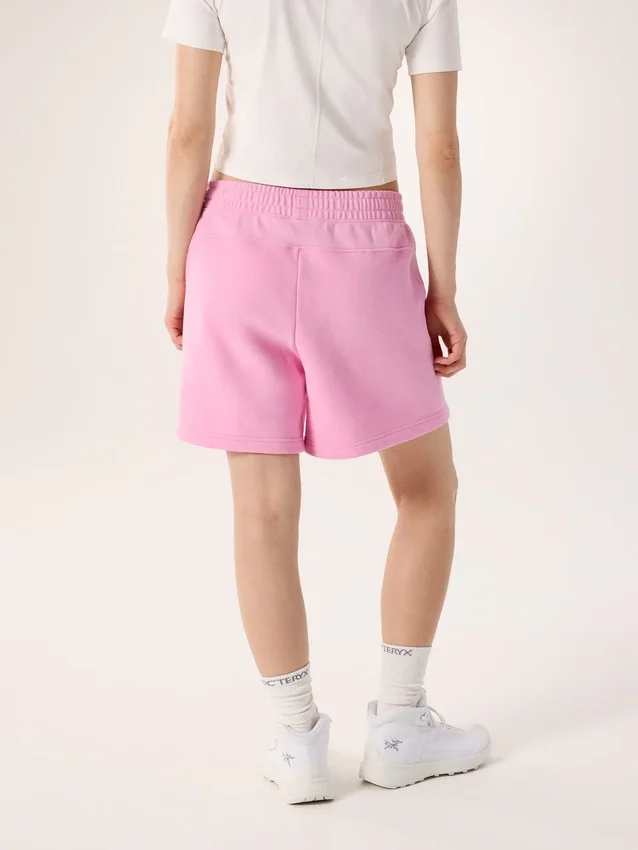 Pantalón corto de forros polares Emblem de 6" para mujer