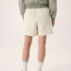 Pantalón corto de forros polares Emblem de 6" para mujer