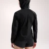 Sudadera con capucha Norvan Windshell para mujer
