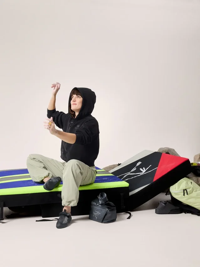 Sudadera corta con capucha y cremallera completa Emblem Forro Polar para mujer