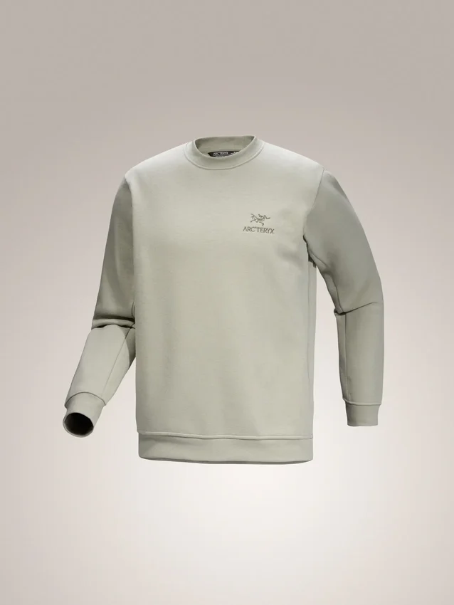 Suéter de forro polar con cuello redondo y emblema para hombre